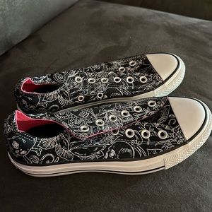 converse floral skull